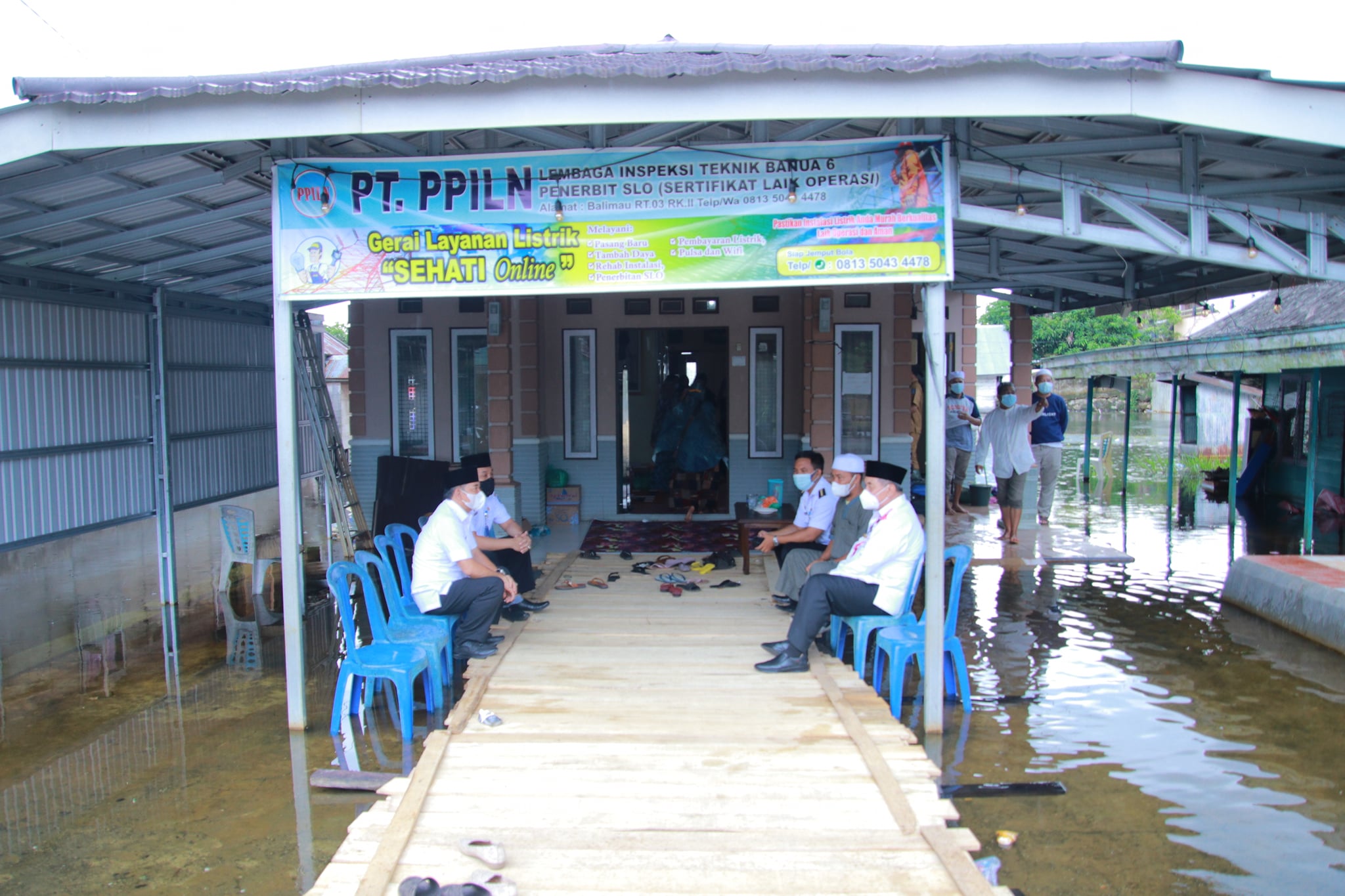 Bupati Hulu Sungai Selatan (HSS) Drs.H.Achmad Fikry, M.AP didampingi Wakil Bupati HSS Syamsuri Arsyad, S.AP MA bertakziah ke rumah duka almarhum Darun Bin Pasi, yang merupakan mertua dari Bapak Alamsyah (Kepala Desa Balimau Periode 2015-2021). Rabu (29/12). Almarhum meninggal dunia pada hari selasa pukul 17.00 wita. Almarhum di semayamkan di rumah duka Desa Balimau, kecamatan Kalumpang.  “Semoga Almarhum diterima semua amal ibadahnya dan diampunkan segala dosa-dosanya serta mendapatkan tempat yang mulia di sisi Allah Subhanahu Wa Ta’ala dan Keluarga yang ditinggalkan diberikan ketabahan dan kekuatan iman oleh Allah Subhanahu Wa Ta’ala. . . Aamiin Ya Rabbal Alamin”.