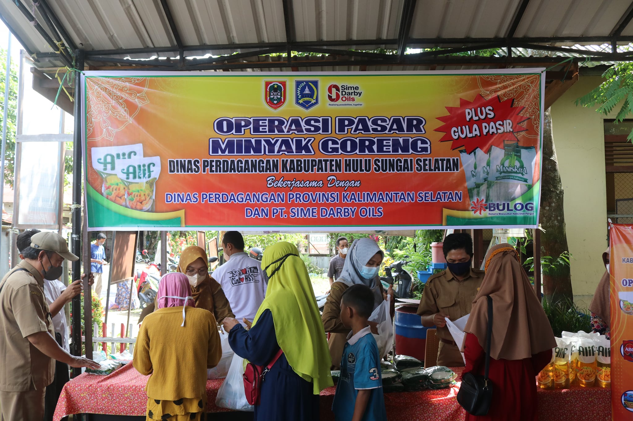 GUNA MENJAGA STABILITAS HARGA BAHAN POKOK, PEMKAB HSS GELAR OPERASI PASAR MINYAK GORENG DAN GULA PASIR