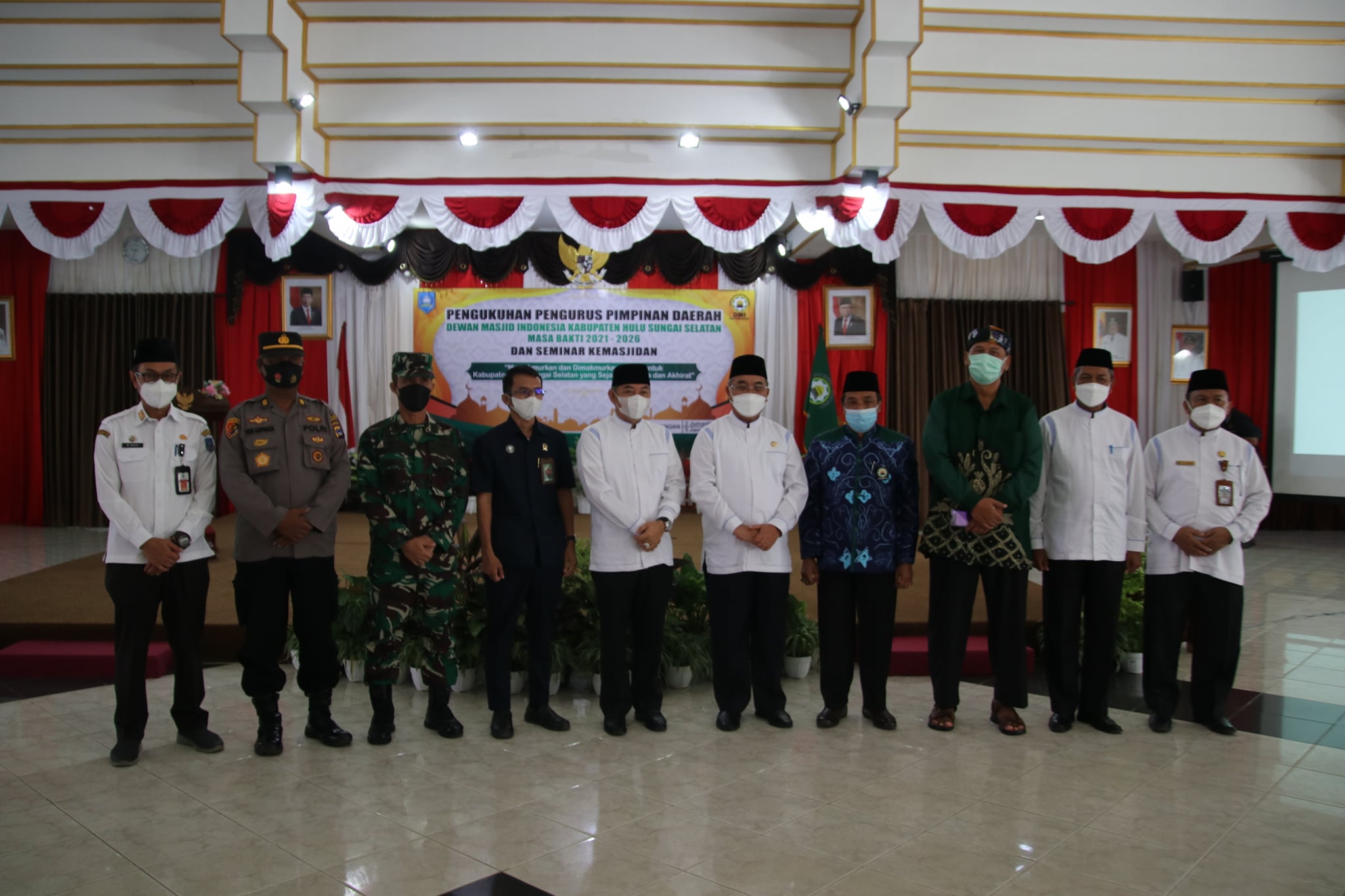PENGUKUHAN PENGURUS PIMPINAN DAERAH DEWAN MASJID INDONESIA KABUPATEN HULU SUNGAI SELATAN MASA BAKTI 2021-2026 DAN SEMINAR KEMASJIDAN