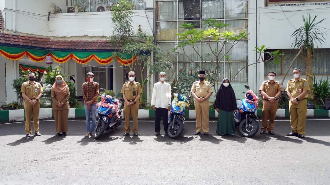 PENYERAHAN HADIAH UTAMA GEBYAR VAKSINASI