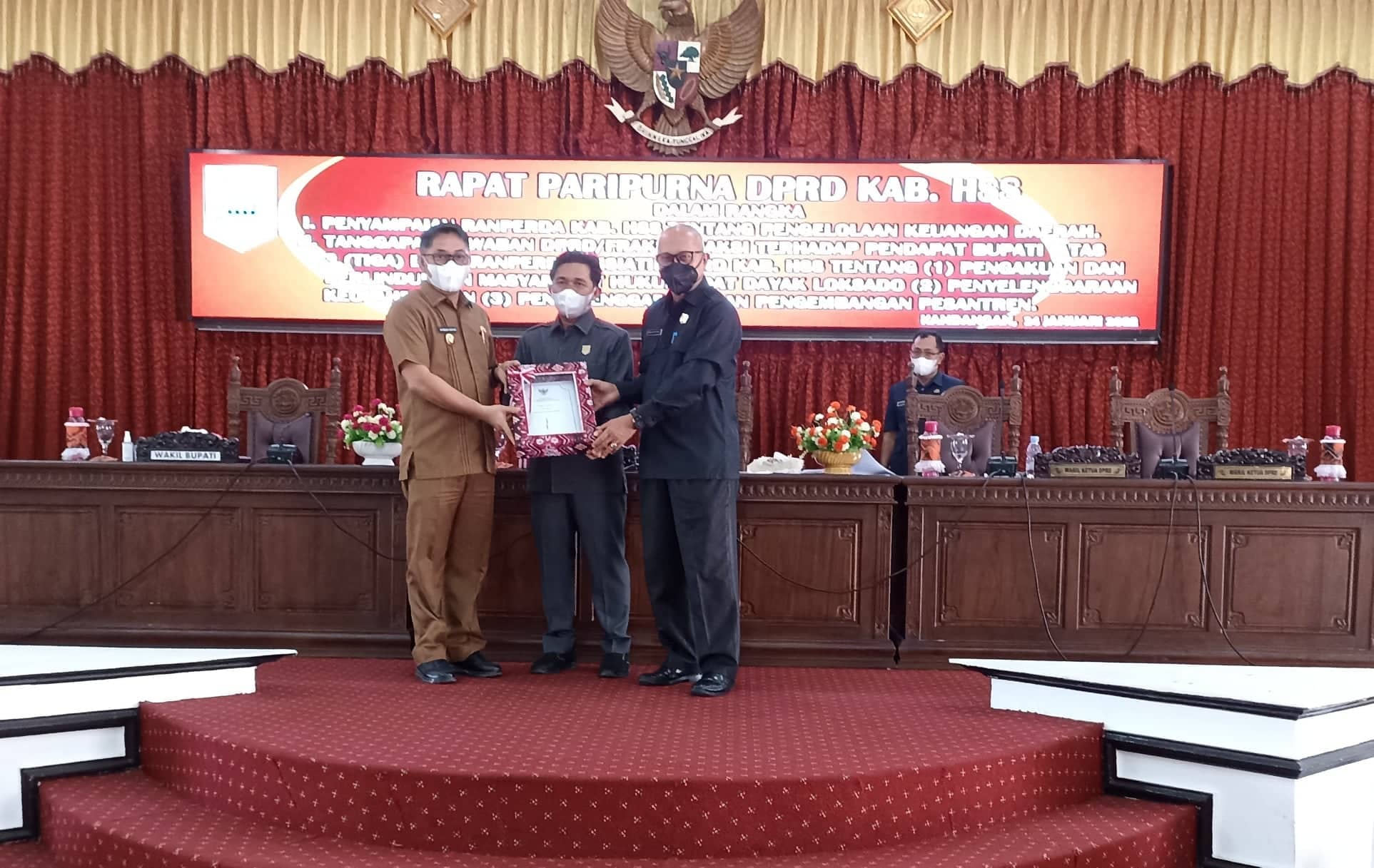 WABUP HADIRI 2 AGENDA SIDANG PARIPURNA DPRD HSS