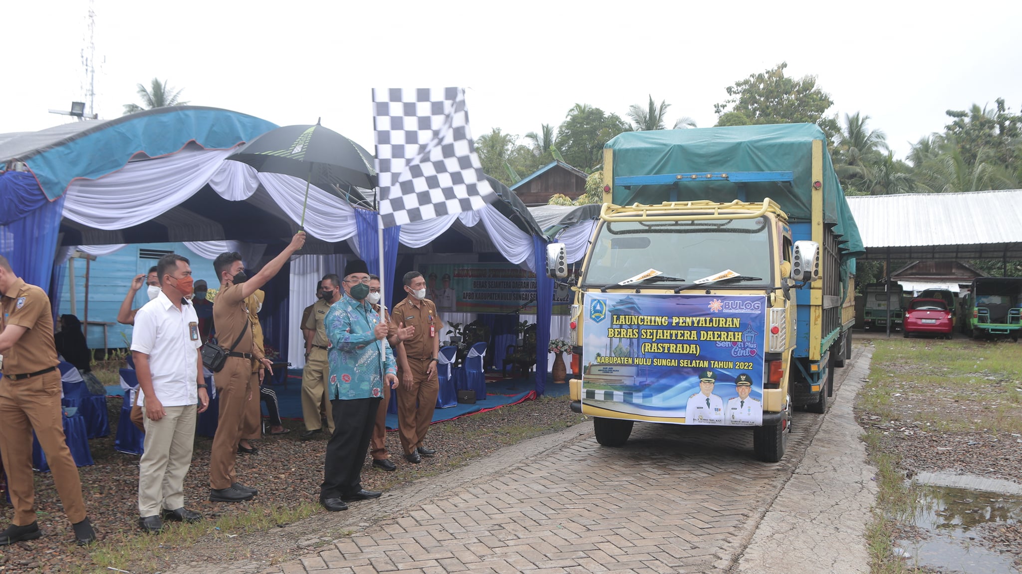 Bantuan Beras Sejahtera Daerah (Rastrada) Kabupaten Hulu Sungai Selatan kembali disalurkan bagi ribuan Keluarga Penerima Manfaat (KPM)