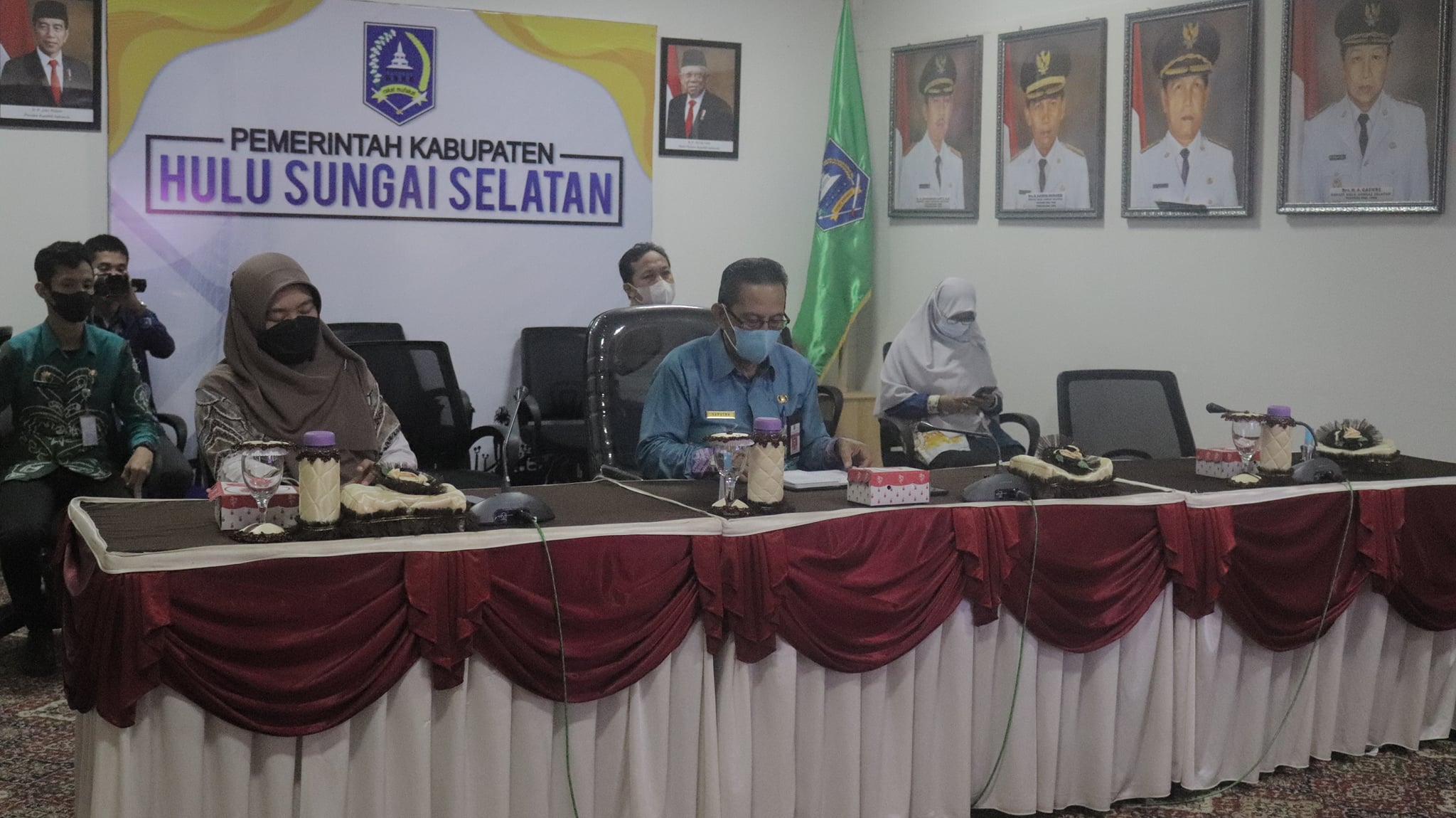 Pemerintah Kabupaten Hulu Sungai Selatan diwakili oleh Asisten Perekonomian dan Pembangunan Setda Kab. HSS mengikuti Rapat Koordinasi Kebijakan Peningkatan Pembelian Dan Penggunaan Produk Dalam Negeri dalam rangka Bangga Buatan Indonesia yang digelar Kementrian Koordinator Bidang Kemaritiman dan Investasi RI