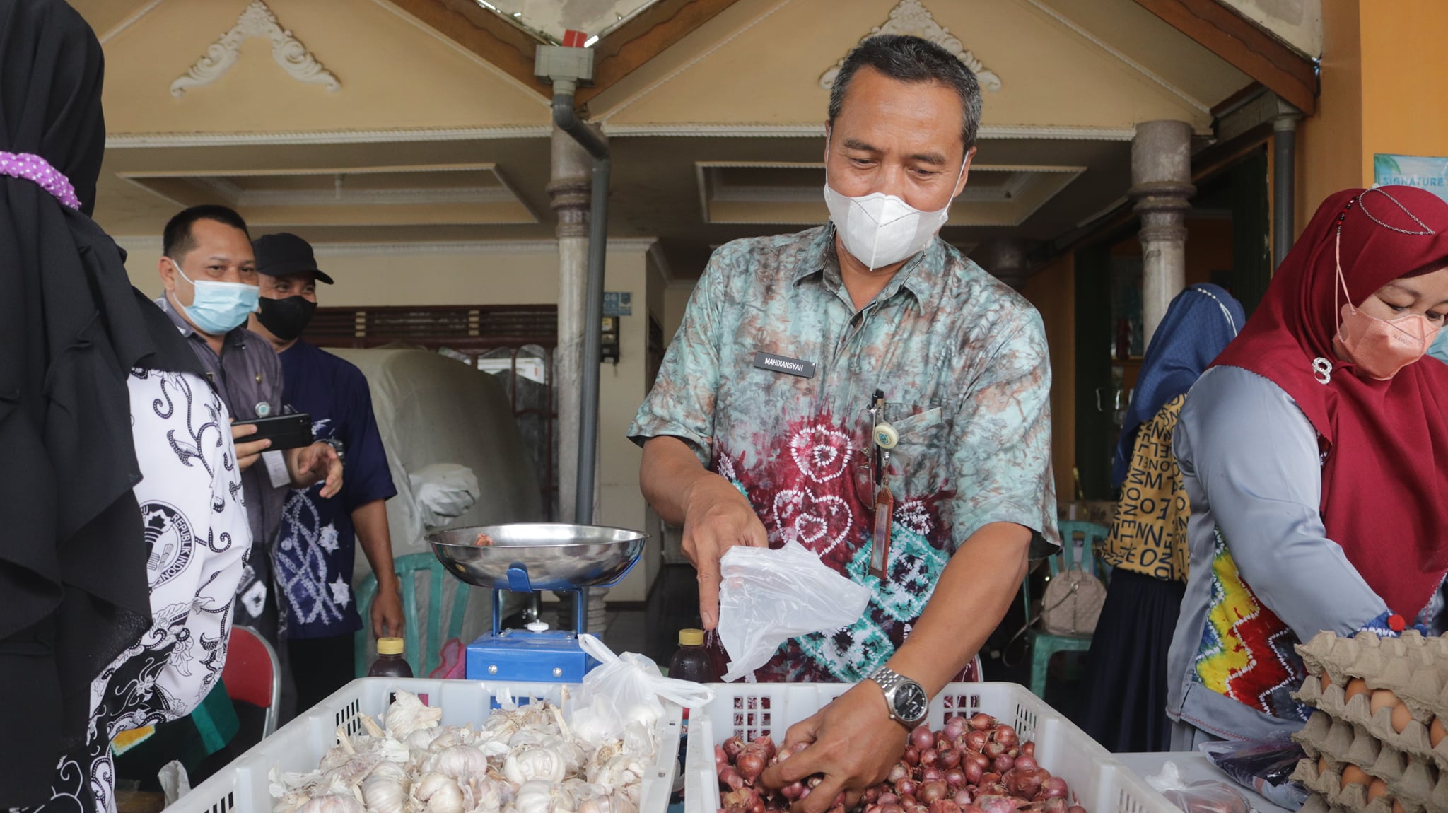 PENUHI KEBUTUHAN MASYARAKAT, DINAS KETAHANAN PANGAN KAB. HSS GELAR PANGAN MURAH TOKO TANI INDONESIA