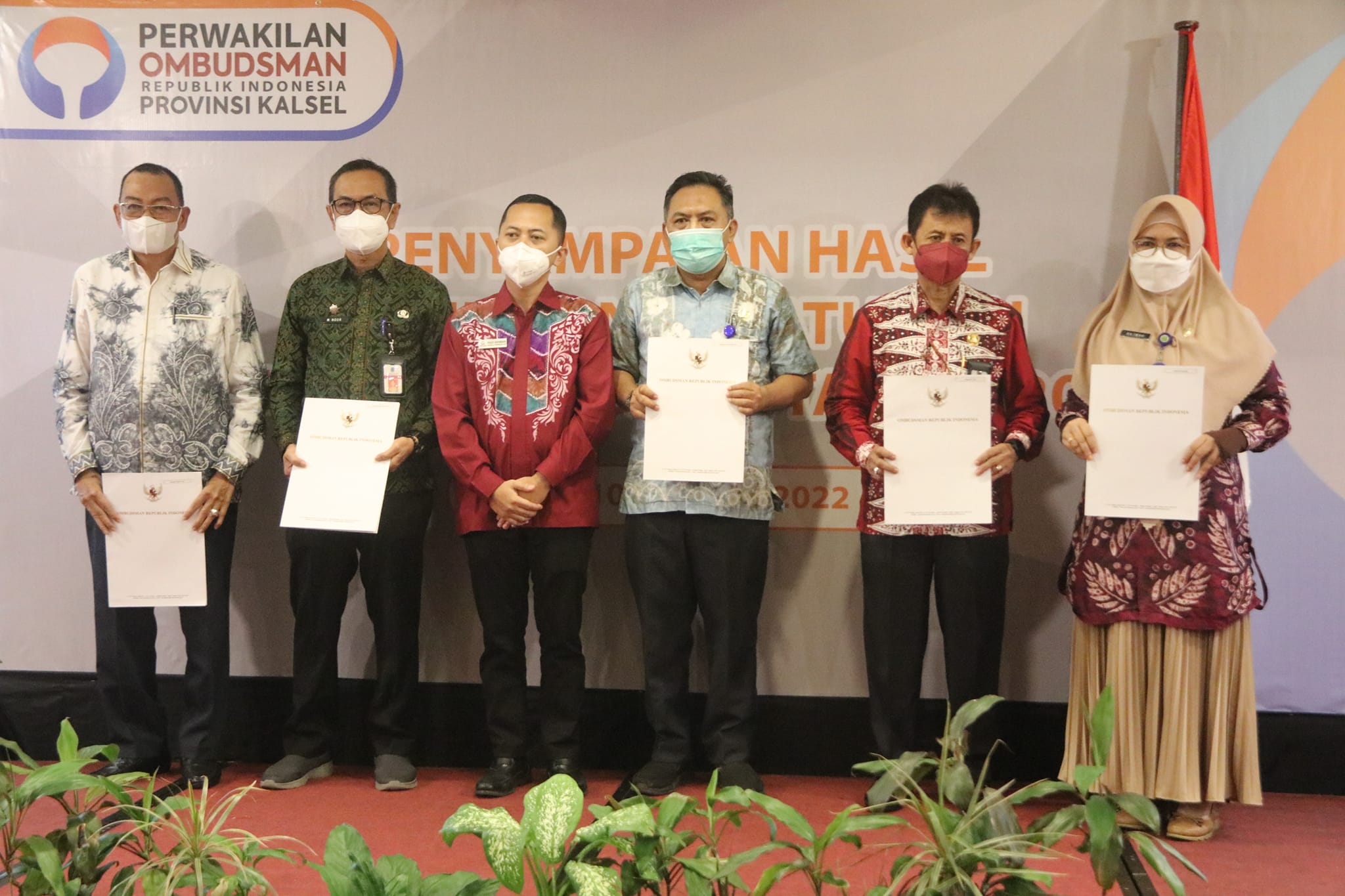 Penyampaian Hasil Penilaian Kepatuhan Pelayanan Publik Tahun 2021 dan Kegiatan Coaching Clinic Handling Complaint Sekda Kab. HSS Hadiri Penyampaian Hasil Penilaian Kepatuhan Pelayanan Publik