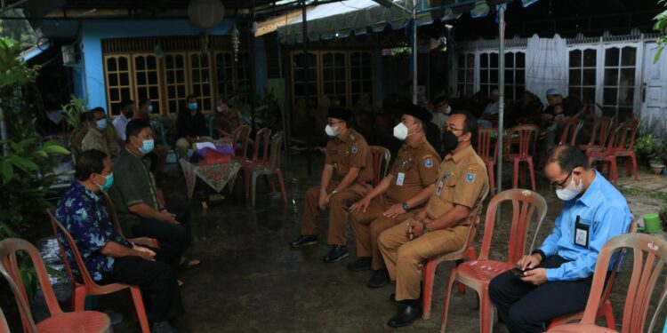 Wakil Bupati Hulu Sungai Selatan melayat atau bertakziah ke rumah duka Muhammad Noorajidinsyah bin H. Kasyful Anwar