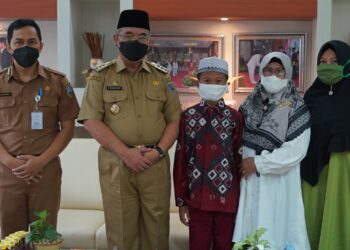 Bupati Hulu Sungai Selatan menerima kunjungan perwakilan Kabupaten Kabupaten Hulu Sungai Selatan untuk mengikuti Festival Anak Sholeh Tingkat Nasional di Palembang Provinsi Sumatera Selatan