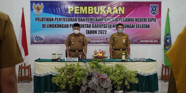 Badan Kepegawaian Dan Pengembangan Sumber Daya Manusia (BKPSDM) Kab. HSS menyelenggarakan Pelatihan Penyusunan dan Penilaian Kinerja PNS di Gedung 2 BKPSDM Kab. HSS