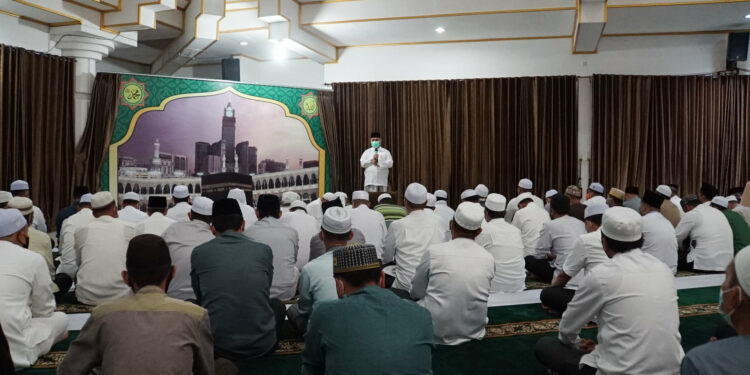 Bupati Hulu Sungai Selatan menggelar Doa bersama dan Haul ke – 15 H. Darham Hidayat (Pendiri Kabupaten HSS) yang merupakan ayah dari Bupati HSS Drs. H. Achmad Fikry