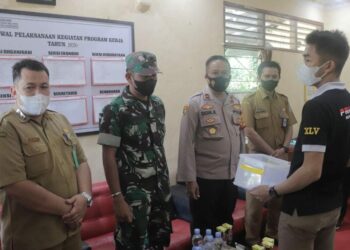Kapolsek Angkinang melaksanakan pengundian doorprize/hadiah bagi masyarakat Angkinang yang telah melaksanakan vaksinasi periode 24-28 Februari 2022 bertempat di Polsek Angkinang
