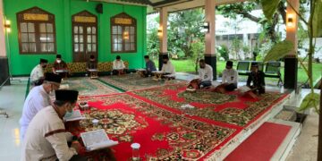 PEMKAB HSS LAKSANAKAN KHATAMAN AL-QUR’AN RUTIN JUM’AT DI LINGKUP SETDA HSS