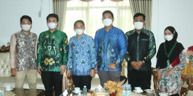 WAKIL BUPATI HSS TERIMA SILAHTURAHMI SEKRETARIS JENDERAL PMI