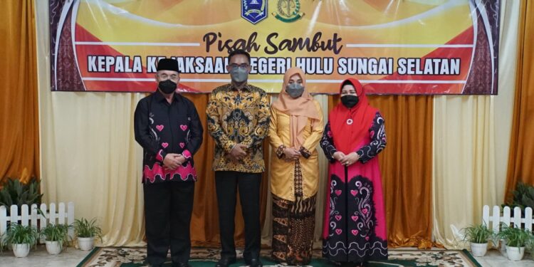 Pemerintah Kabupaten Hulu Sungai Selatan menggelar prosesi pisah sambut Kepala Kejaksaan Negeri (Kajari) HSS