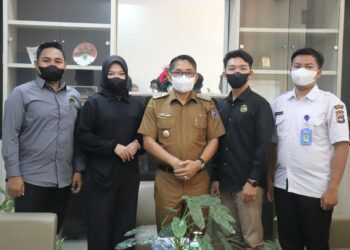 Pagi tadi, Wakil Bupati Hulu Sungai Selatan (HSS) Syamsuri Arsyad, S.AP, MA menerima tamu dari Pawadahan Utuh Aluh HSS bertempat diruang kerjanya, Selasa (12/04/2022).