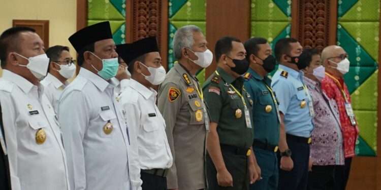 Wakil Bupati Hulu Sungai Selatan (HSS) Syamsuri Arsyad,S.AP MA didampingi Kepala Bappelitbangda Kab. HSS M. Arliyan Syahrial, M.IP menghadiri Musrenbang Provinsi Kalimantan Selatan Tahun 2023