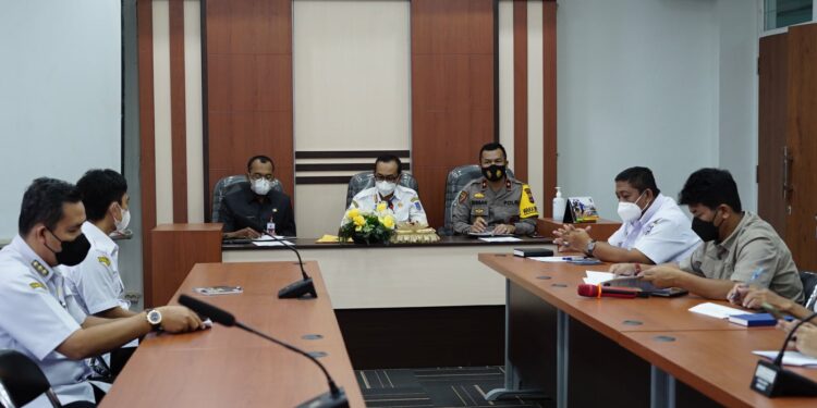 SEKDA HSS MELAKSANAKAN RAKOR BERSAMA KEPOLISIAN HSS DAN KEJAKSAAN NEGERI HSS