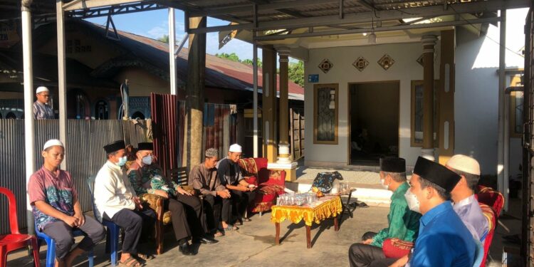 Bupati Hulu Sungai Selatan bertakziah kerumah duka  Hj. Mazmuah Binti H Akhmad Yasin