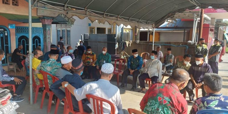 Wakil Bupati Hulu Sungai Selatan bertakziah kerumah duka Hj. Mazmuah Binti H Akhmad Yasin