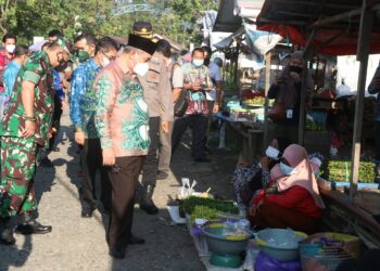 JELANG RAMADHAN, BUPATI ACHMAD FIKRY PANTAU LANGSUNG HARGA BAHAN POKOK