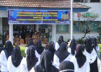 Serahkan 315 SK CPNS Tahun 2021, Bupati HSS minta ASN Harus Menjadi Teladan di Masyarakat