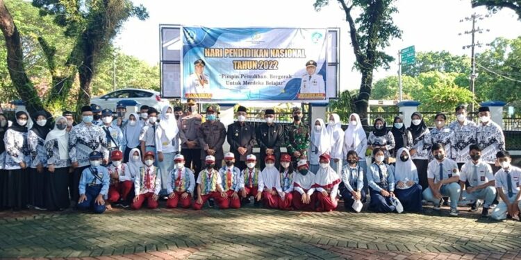 Pemerintah Kabupaten Hulu Sungai Selatan gelar Upacara Peringatan Hari Pendidikan Nasional Tahun 2022.