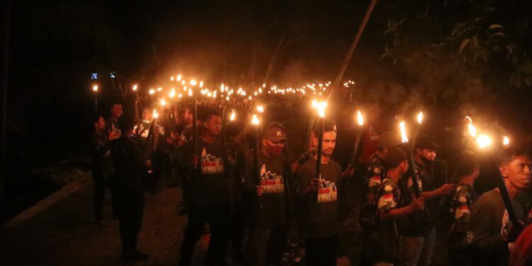 PEMKAB HSS BERSAMA DHC 45 KAB. HSS MENGGELAR UPACARA PROKLAMASI GUBERNUR TENTARA ALRI DIVISI IV PERTAHANAN KALIMATAN ATAU PROKLAMASI 17 MEI 1949