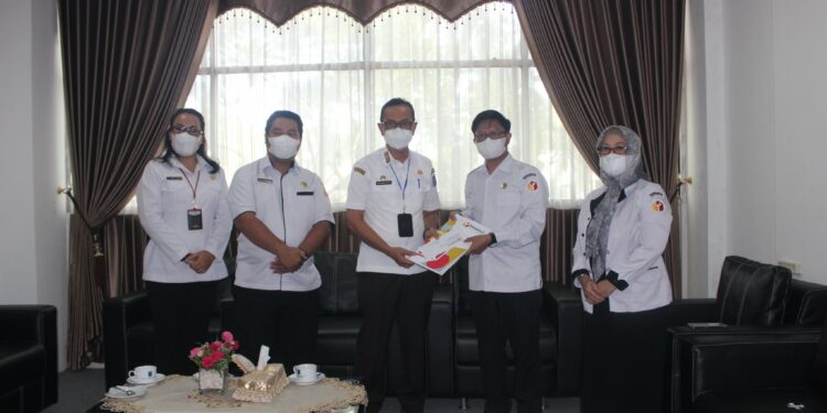 SEKDA TERIMA KUNJUNGAN SILAHTURAHMI BAWASLU HSS