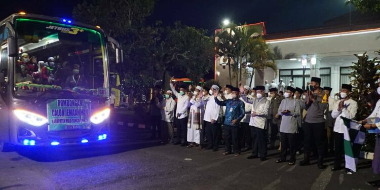 PEMERINTAH KABUPATEN HSS GELAR PELEPASAN CALON JEMAAH HAJI KAB HSS TAHUN 1443 H / 2022 M