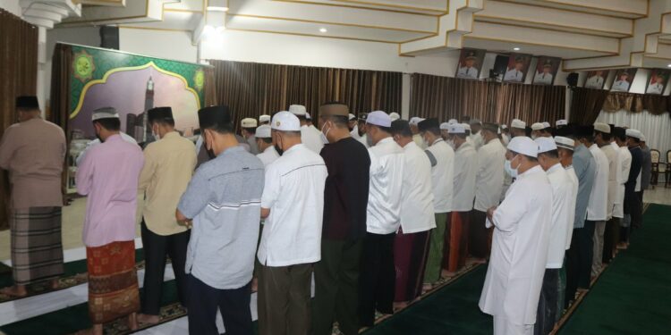 SHOLAT SUBUH & PENGAJIAN RUTIN PEMKAB HSS