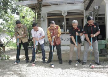 TERIMA KUNJUNGAN PERGATSI PROVINSI KALSEL, WABUP HSS RASAKAN SENSASI BERMAIN GATEBALL