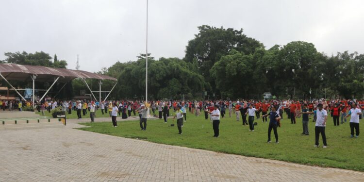 Senam Sehat di Lapangan Lambung Mangkurat
