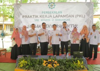 WABUP HSS MOTIVASI SISWA & SISWI SMK NEGERI 2 KANDANGAN UNTUK SELALU PERCAYA DIRI DALAM MENCAPAI IMPIAN
