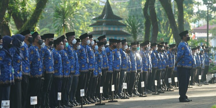 Pemkab HSS kembali gelar kegiatan Apel Kesadaran dihalaman kantor Sekretariat Daerah Kabupaten Hulu Sungai Selatan, Senin (18/07).