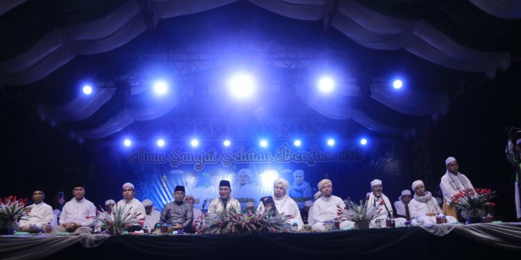 “RIBUAN JEMAAH IKUTI HULU SUNGAI SELATAN BERSHOLAWAT DALAM RANGKA TAHUN BARU 1444 HIJRIYAH”
