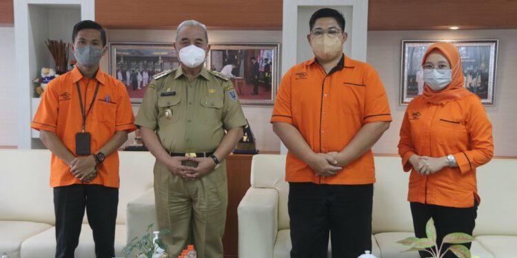 Bupati HSS Terima Tamu dari Kantor Pos Kandangan