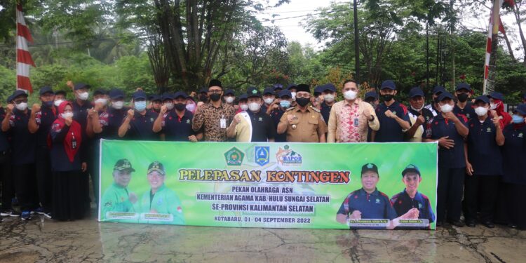 BUPATI LEPAS KONTINGEN HSS, DALAM RANGKA PEKAN OLAHRAGA ANTAR ASN KEMENTERIAN AGAMA SE-PROVINSI KALSEL