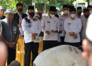 BUPATI HSS HANTARKAN SAHABAT DAN JUGA SEORANG TOKOH DALAM KEMAJUAN BANUA HSS SAMPAI PERISTIRAHATAN TERAKHIR.