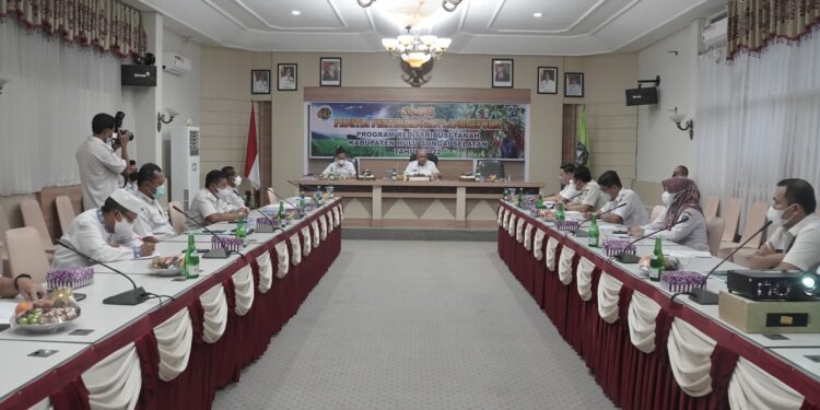 Bupati HSS Pimpin Sidang Panitia Pertimbangan Landreform