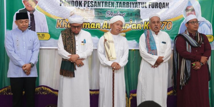 Bukti akan cinta kepada Nabi Muhammad SAW, setiap harinya baik itu di waktu pagi, siang, sore, dan malamnya di Kab. Hulu Sungai Selatan ini selalu ada dilaksanakan peringatan Maulidurrasul.