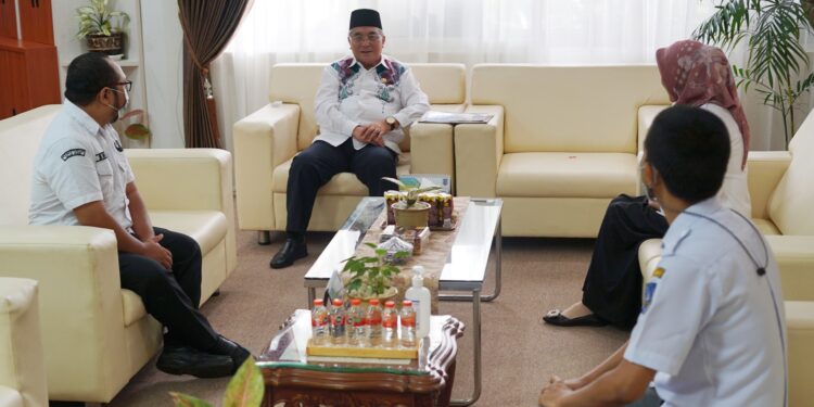 Bupati HSS Terima Tamu Dari SMP Negeri 1 Kandangan