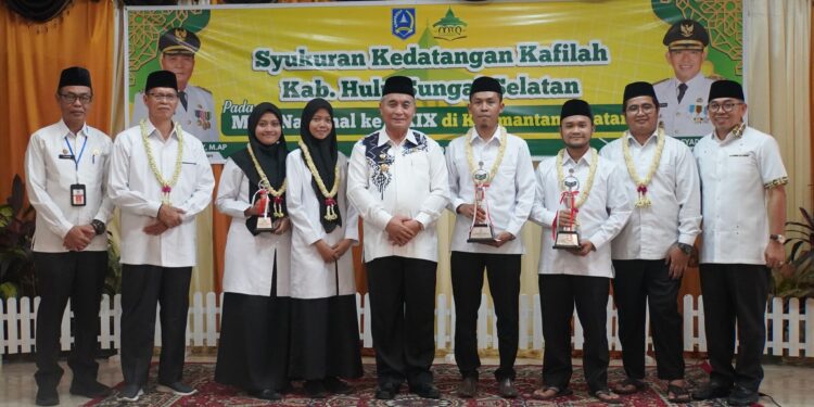 BUPATI DAN JAJARAN PEMKAB HSS SAMBUT HANGAT KEPULANGAN PARA QARI-QARI’AH ASAL HSS