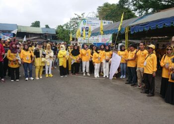 Meriahkan Peringatan Hari Ulang Tahun (HUT) ke 58 Partai Golkar, DPD Partai Golkar Kabupaten Hulu Sungai Selatan (HSS) menggelar jalan sehat di Kota Kandangan. Minggu, (16/10/2022).