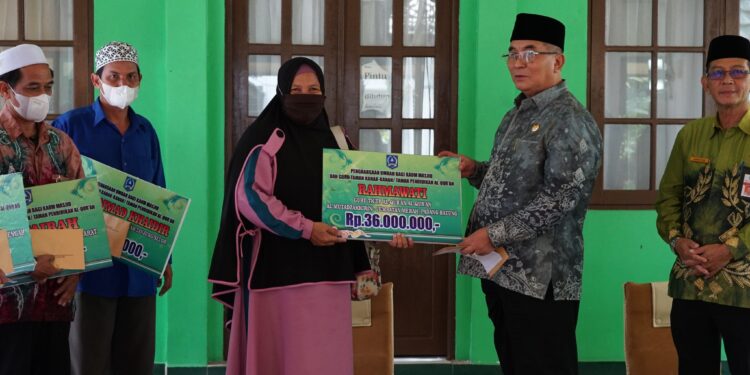 Bupati HSS Lepas 4 Jamaah Umrah Yang Mendapat Penghargaan Pemkab HSS