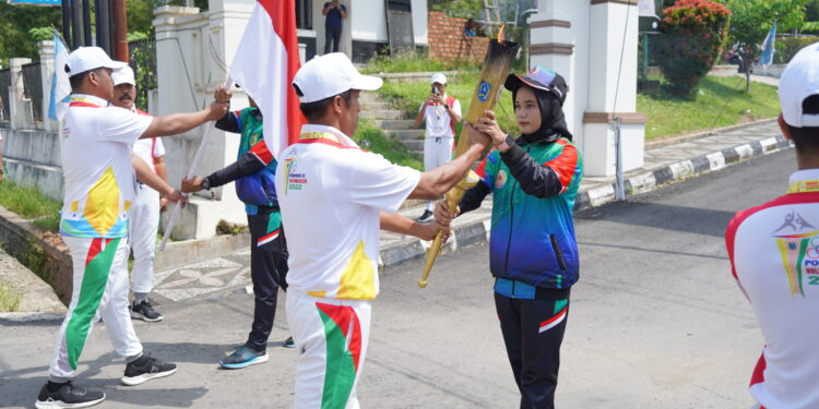 Kegiatan Rombongan Kirab Api Obor Pekan Olahraga Provinsi (Porprov) Kalimantan Selatan XI Tahun 2022