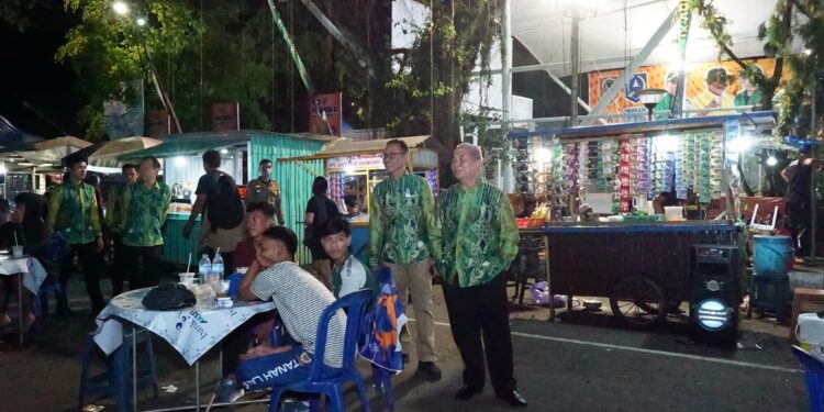 Bupati HSS Tinjau Pedagang Jajanan Kuliner Depan Gedung MTQ Kandangan