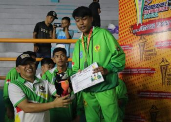 TIM REGU CABOR BULU TANGKIS HSS TAMBAH MEDALI PERAK