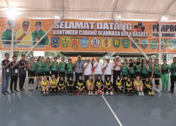 Bupati HSS Saksikan Langsung Pertandingan Final Basket Putri Di Lapangan Basket Lambung Mangkurat
