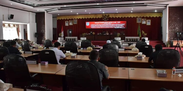 Wabup Menghadiri Rapat Paripurna DPRD Kab. HSS