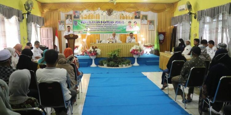 PEMKAB HSS KEMBALI SALURKAN BANTUAN PRS DAN UEP DI KECAMATAN SUNGAI RAYA DAN KECAMATAN KANDANGAN