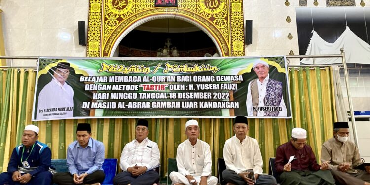 “Bupati HSS secara resmi membuka kegiatan membaca Al Qur’an untuk orang dewasa dengan Metode Tartir di Mesjid Al Abrar Kandangan”